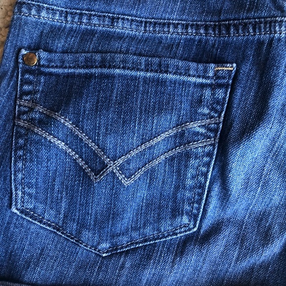 William Rast Jean Shorts Size 27. - Picture 8 of 9